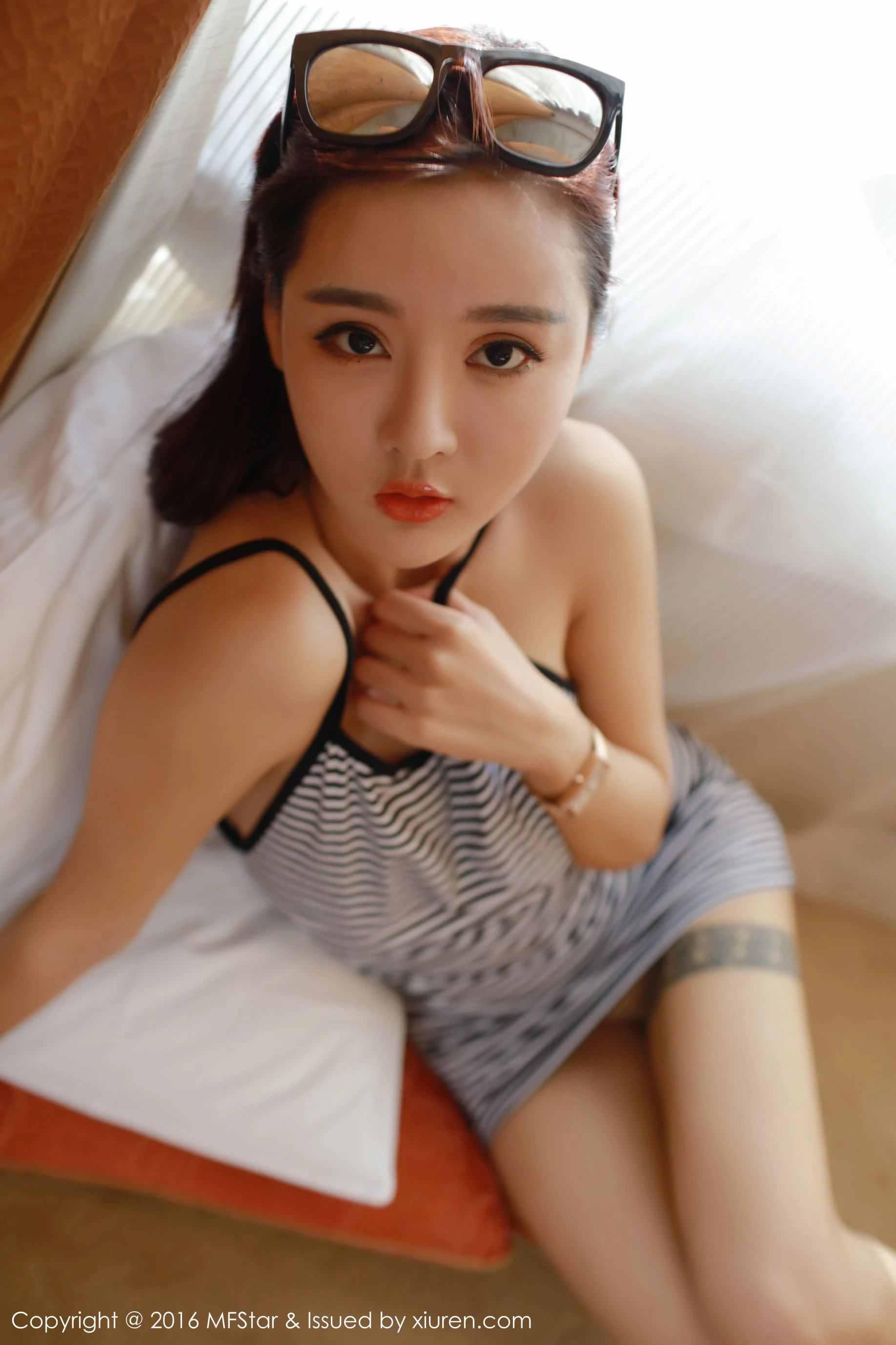 佳佳JiaJia &五官精致、颜值靓丽且拥有傲人巨乳的美女模特 模范学院 Vol.060