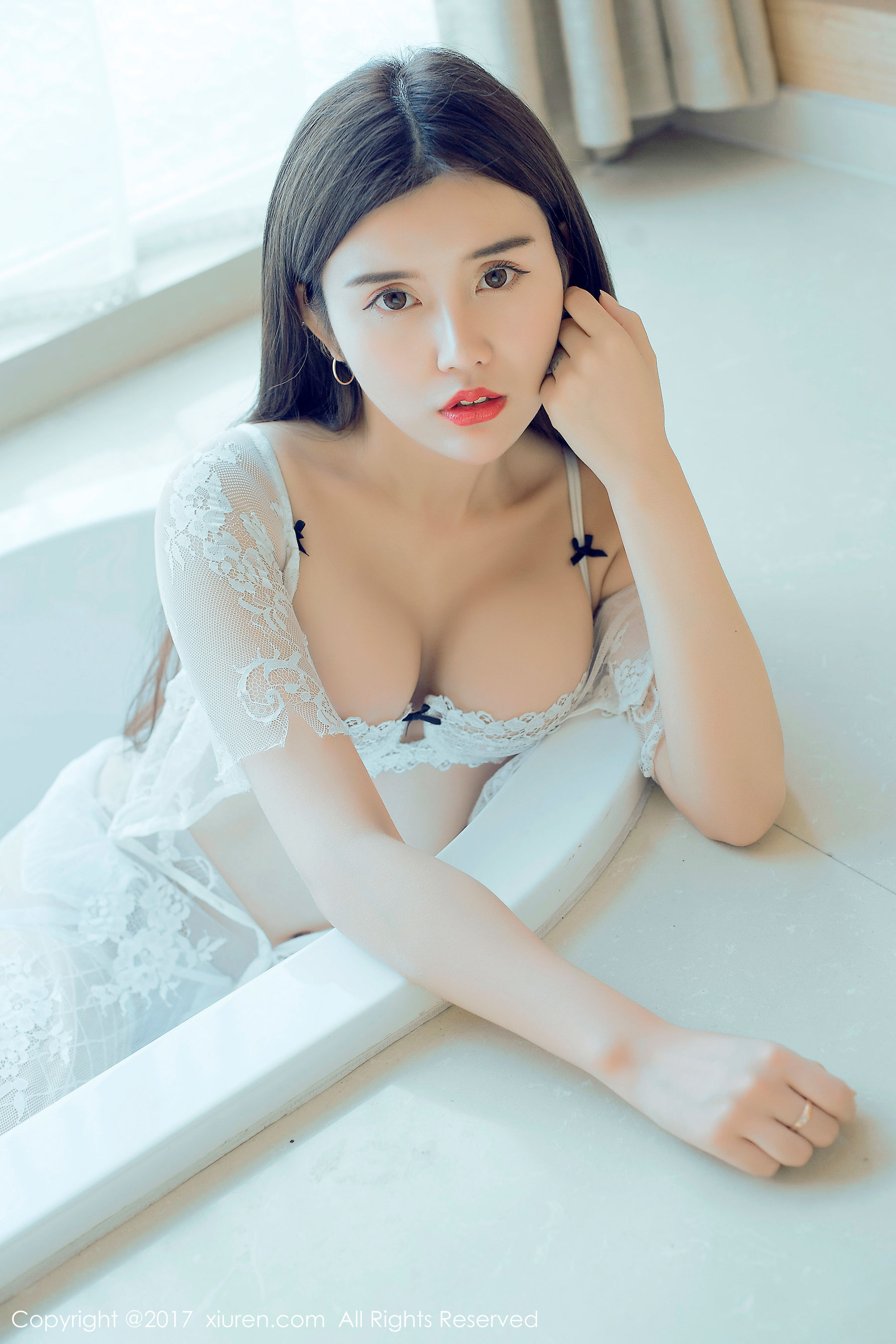 兔子NINA《青春的诱惑和妩媚》 XiuRen 秀人网 NO.813插图1