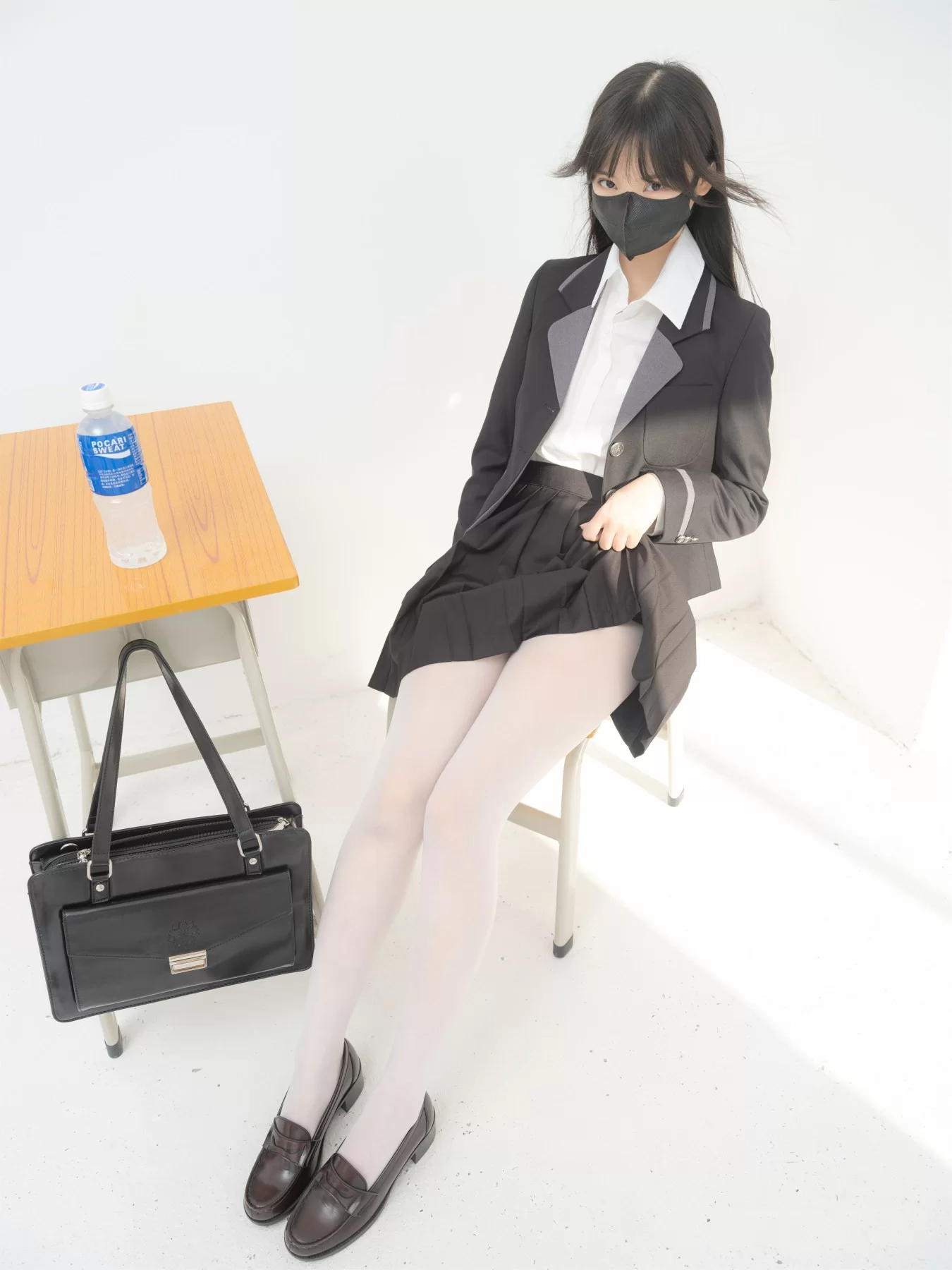 紧急企划 – 内部 见希 职员 [59P]插图1